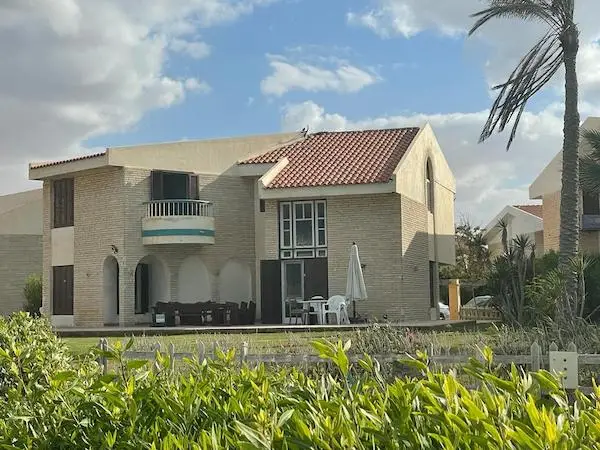 فيلا للبيع في دايموند بيتش بواجهة على البحر
