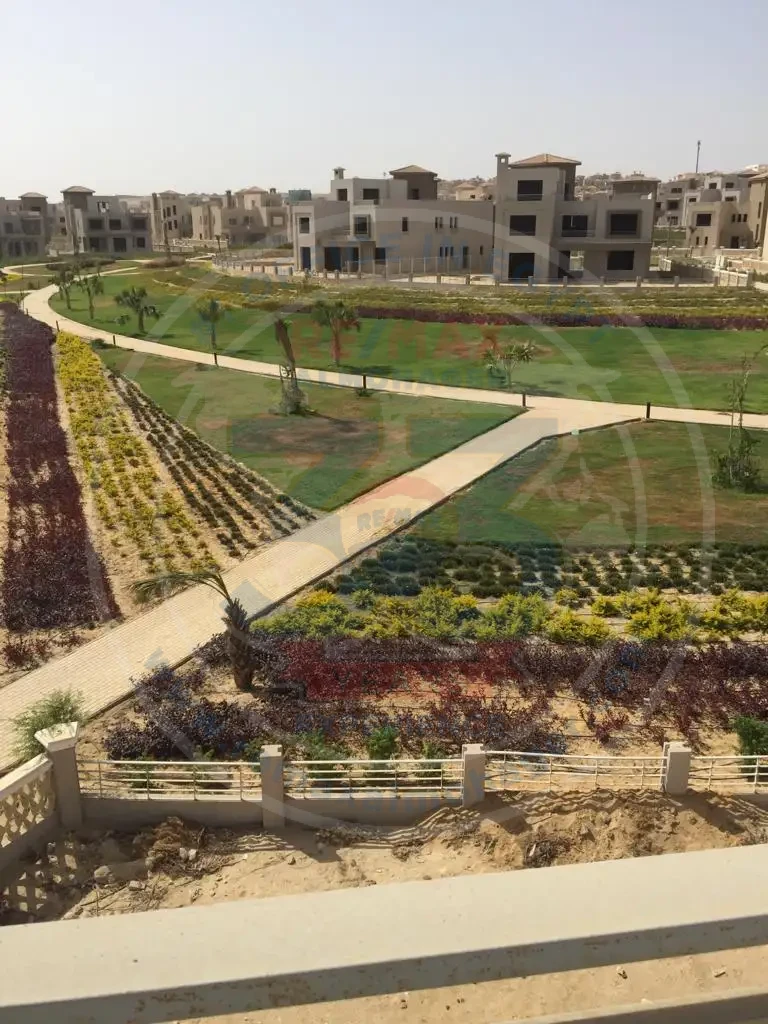 فيلا للبيع في جولف اكستنشن بالم هيلز إطلالة على مساحات خضراء وممرات داخلية