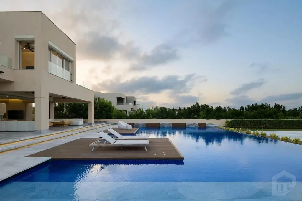 Villa with Private Pool & Sea View for Sale Hacienda Bay