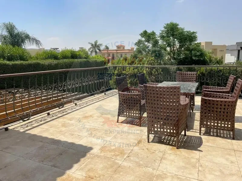 Villa for sale with private garden