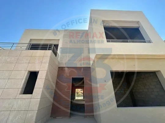 villa for sale in the crown