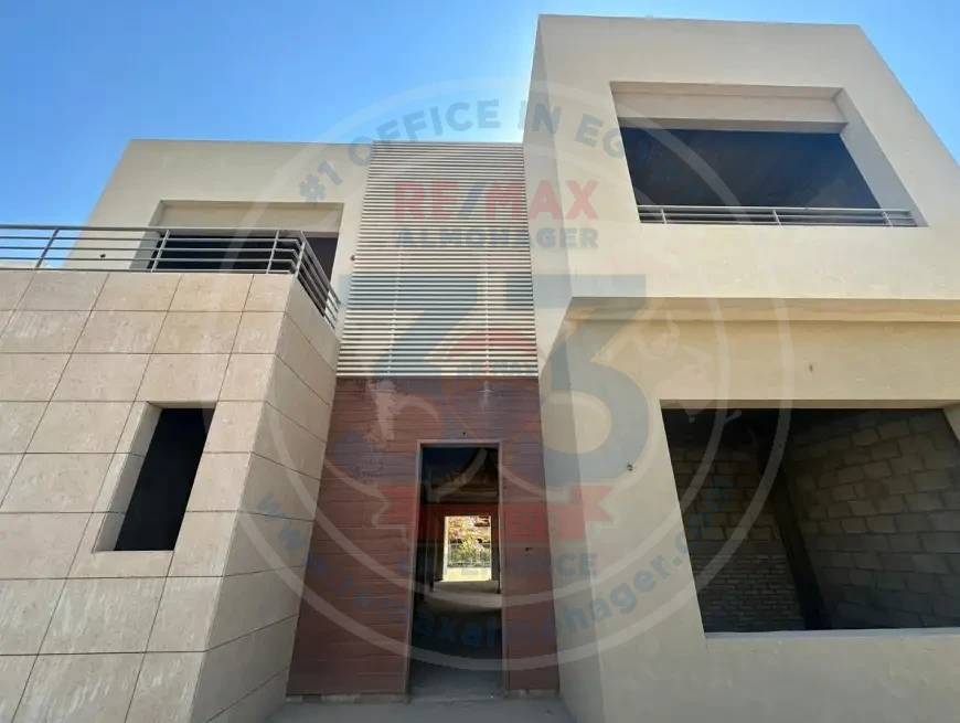 villa for sale in the crown