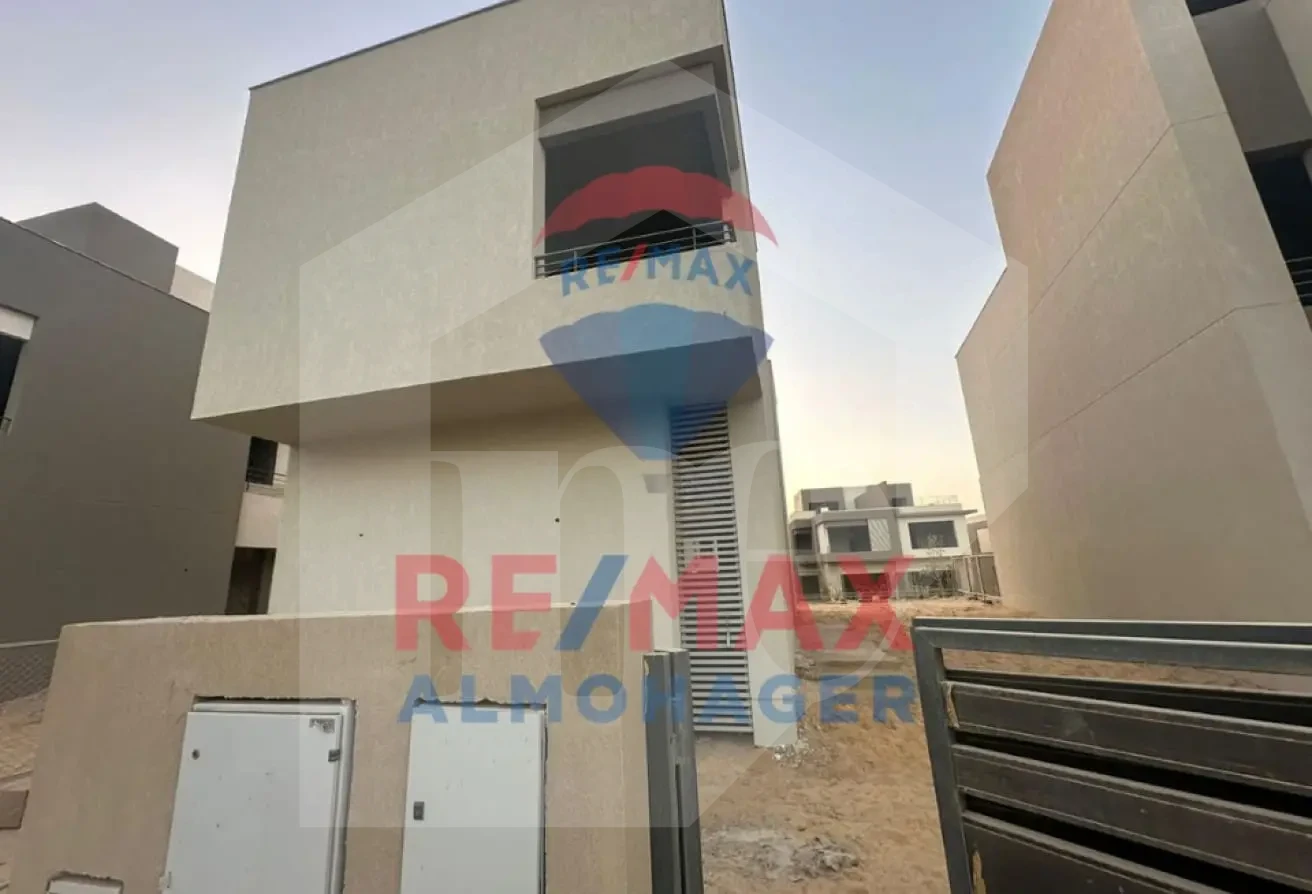 Villa for sale in The Crown Palm Hills 6 October elegant entrance with modern design