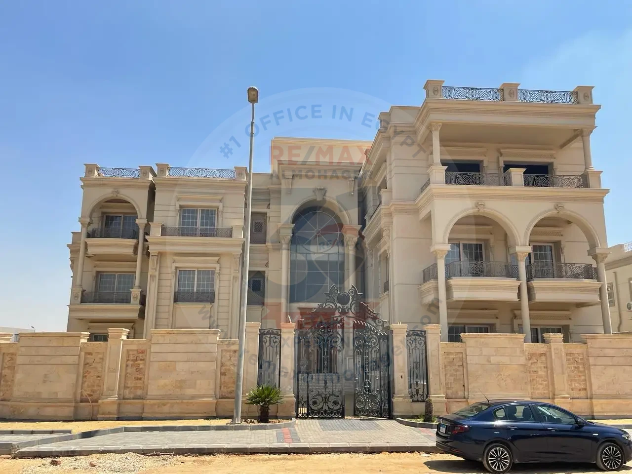 فيلا للبيع في ارض الجولف بالتجمع سوبر لوكس 2125م