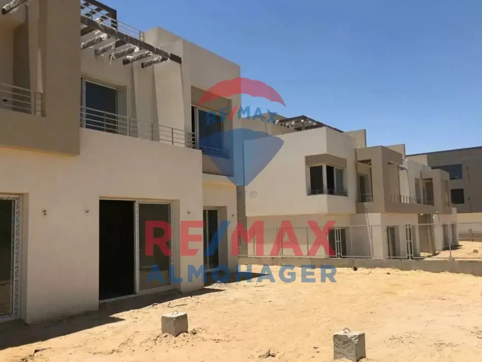 فيلا توين كبيرة في أرقى مواقع بالم فالي