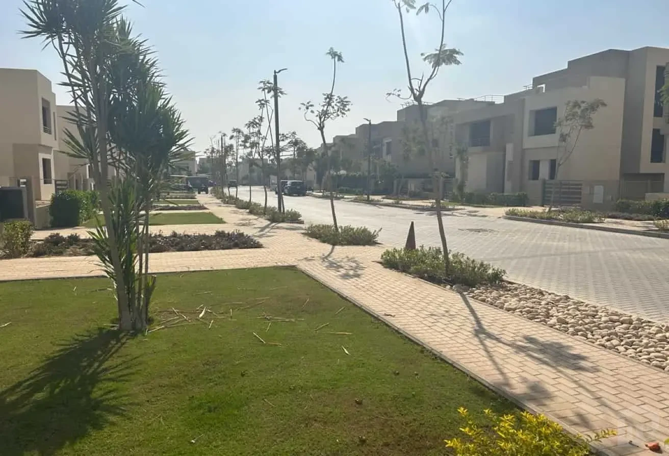 استثمار مضمون: فيلا كورنر بإطلالة خلابة على البحيرة