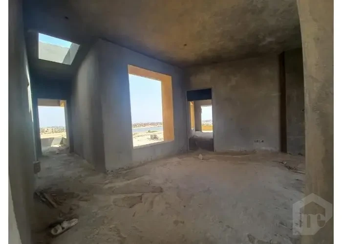 فيلا للبيع في مدينة سفينكس الجديدة بتقسيم داخلي واسع