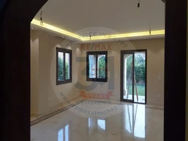 Villa Semi furnished for rent in new cAIRO