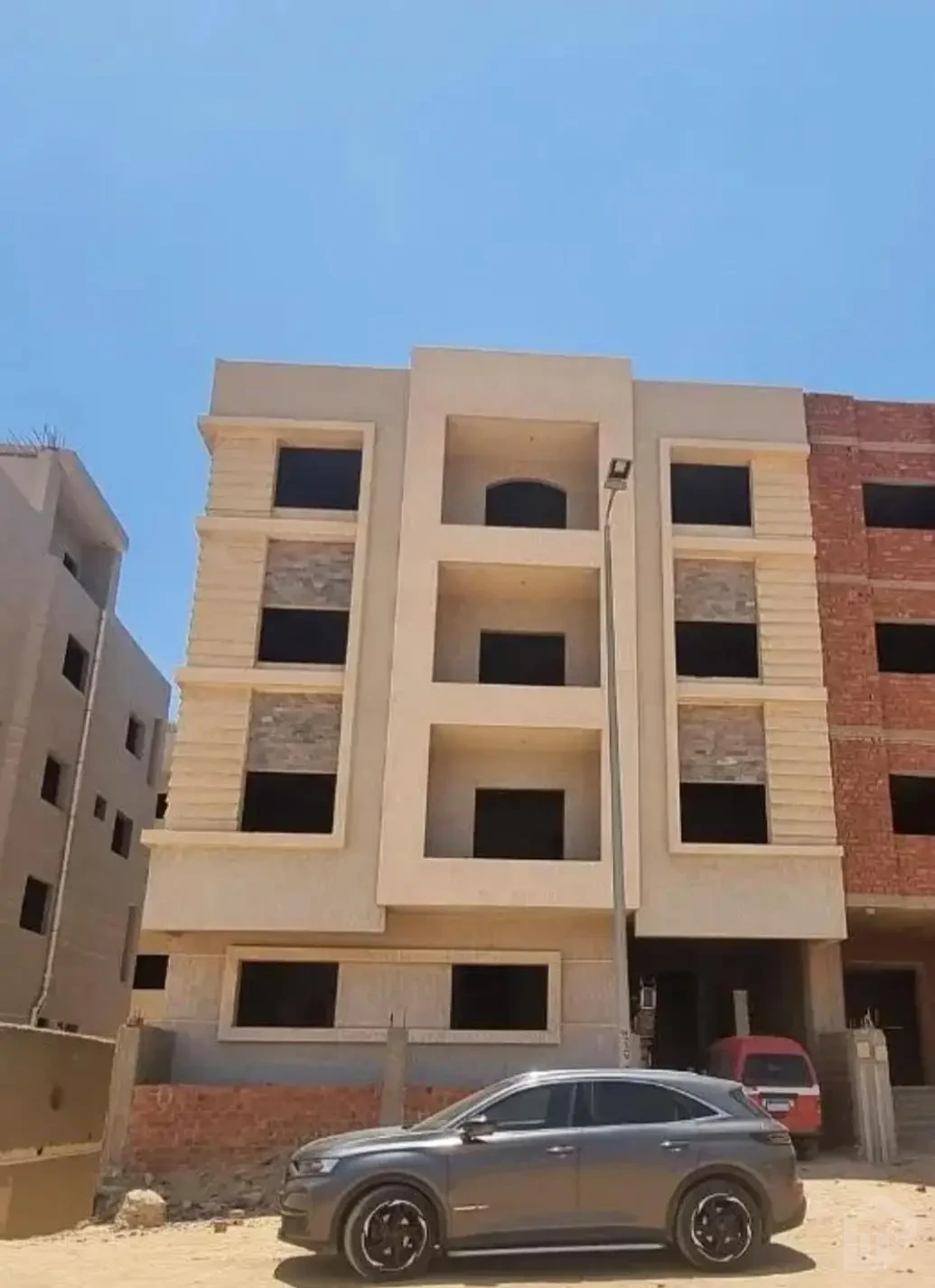 عمارة للبيع في منطقة الأندلس واجهة خارجية للعقار